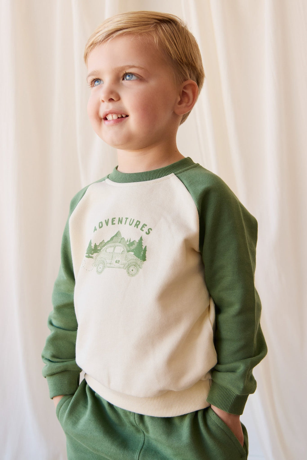Sweat-shirt en coton bio avec imprimé "petite aventure ludique de petit pois" et bords-côtes pour bébés et petits garçons de 6 mois à 2 ans