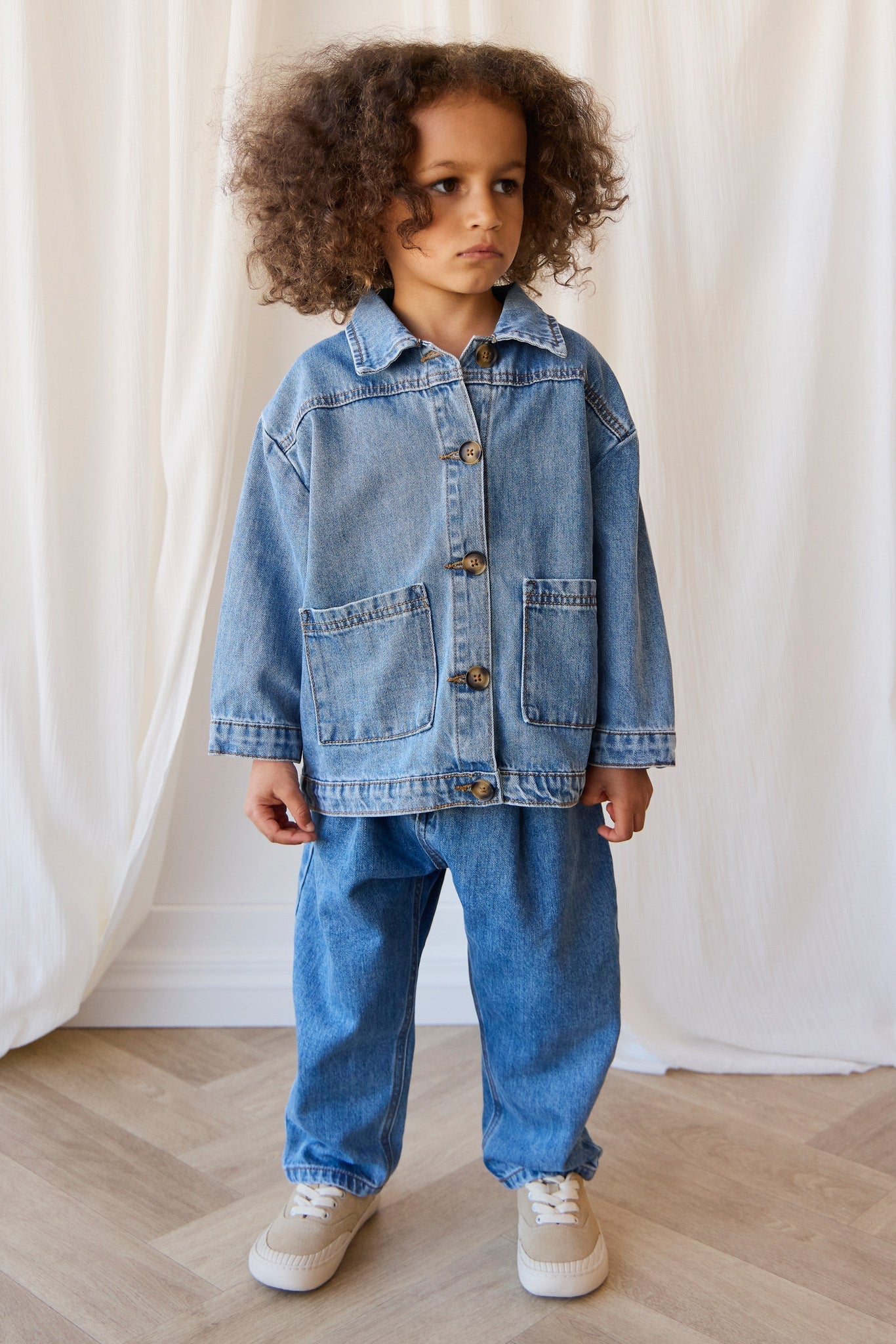 Pantalon en denim de coton uni, coupe décontractée et style vintage, avec taille élastique pour garçons de 4 à 5 ans