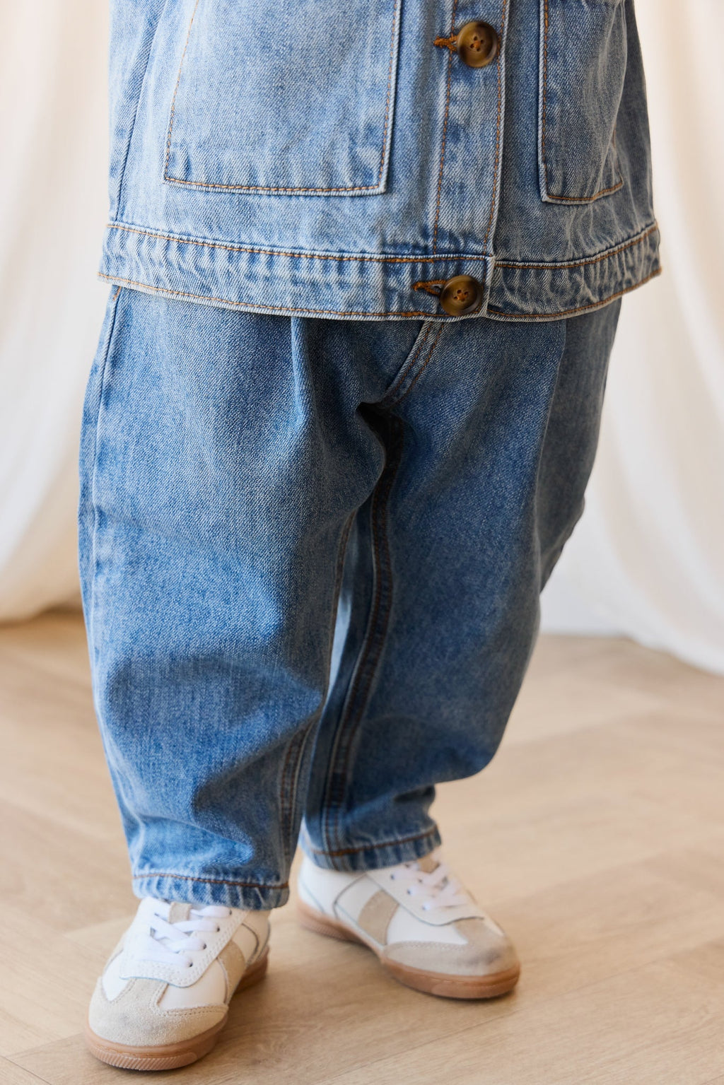Pantalon en denim de coton uni, coupe décontractée et style vintage, avec taille élastique pour garçons de 4 à 5 ans