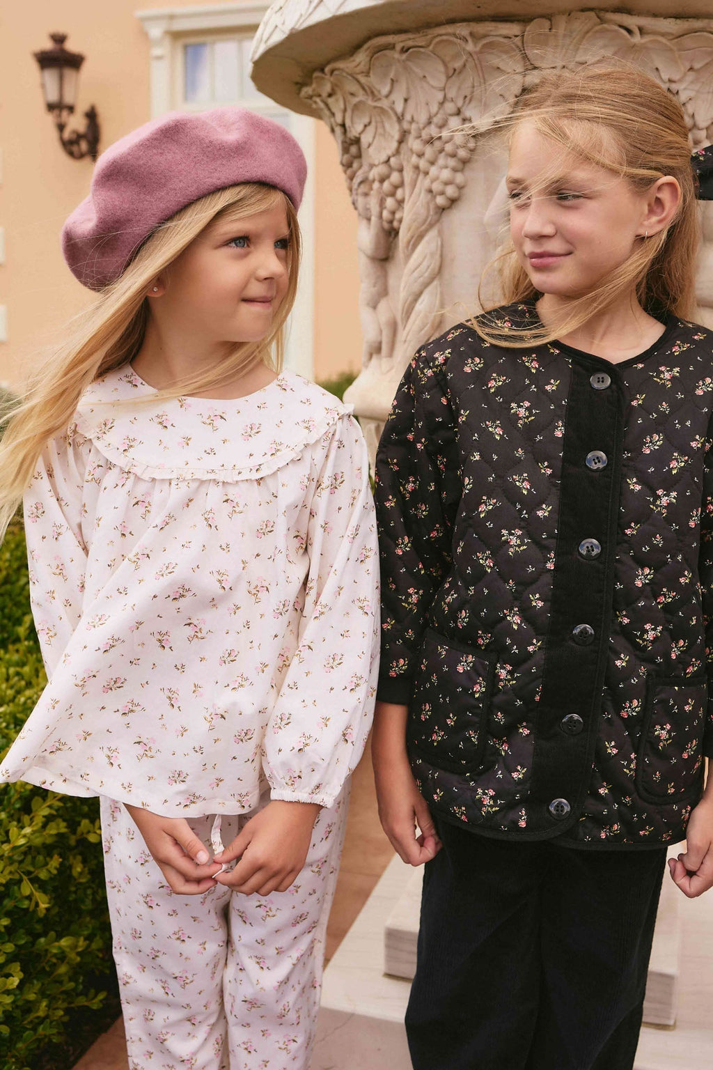 Veste en coton à motif floral noir romantique avec boutonnage sur le devant pour bébés et fillettes