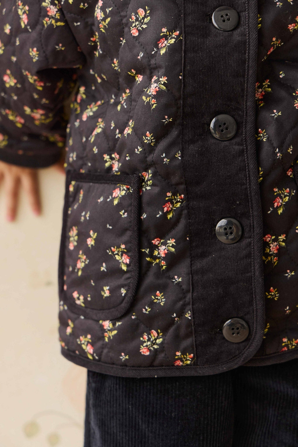 Veste en coton à motif floral noir romantique avec boutonnage sur le devant pour bébés et fillettes