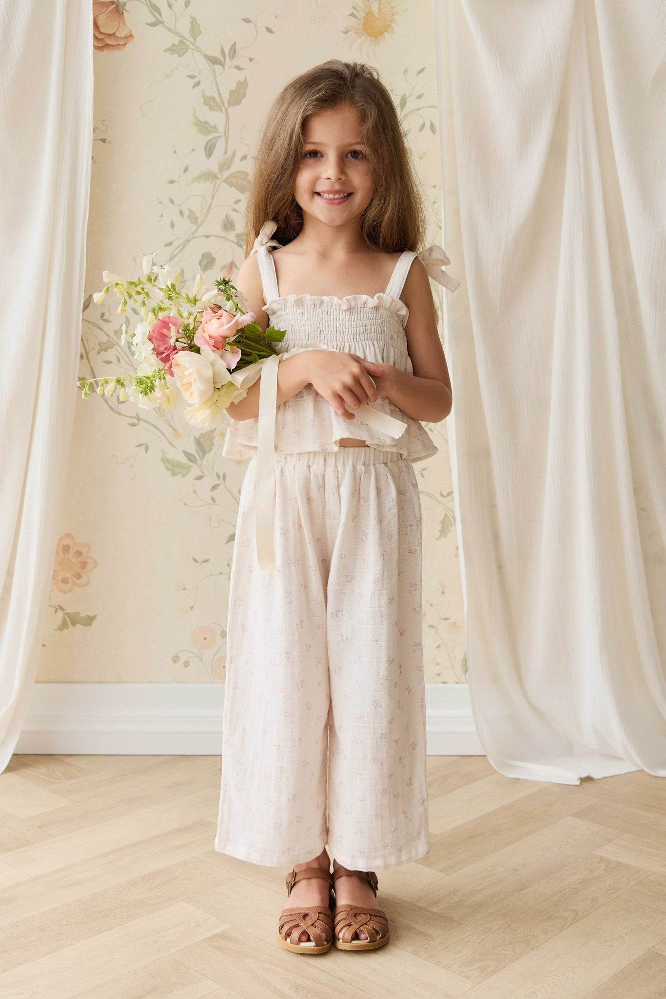 Haut Camisole en Mousseline de Coton Bio Rose Pâle à Petites Fleurs Romantique avec Corps Smocké et Bretelles à Nouer pour Bébé Fille 0-3M