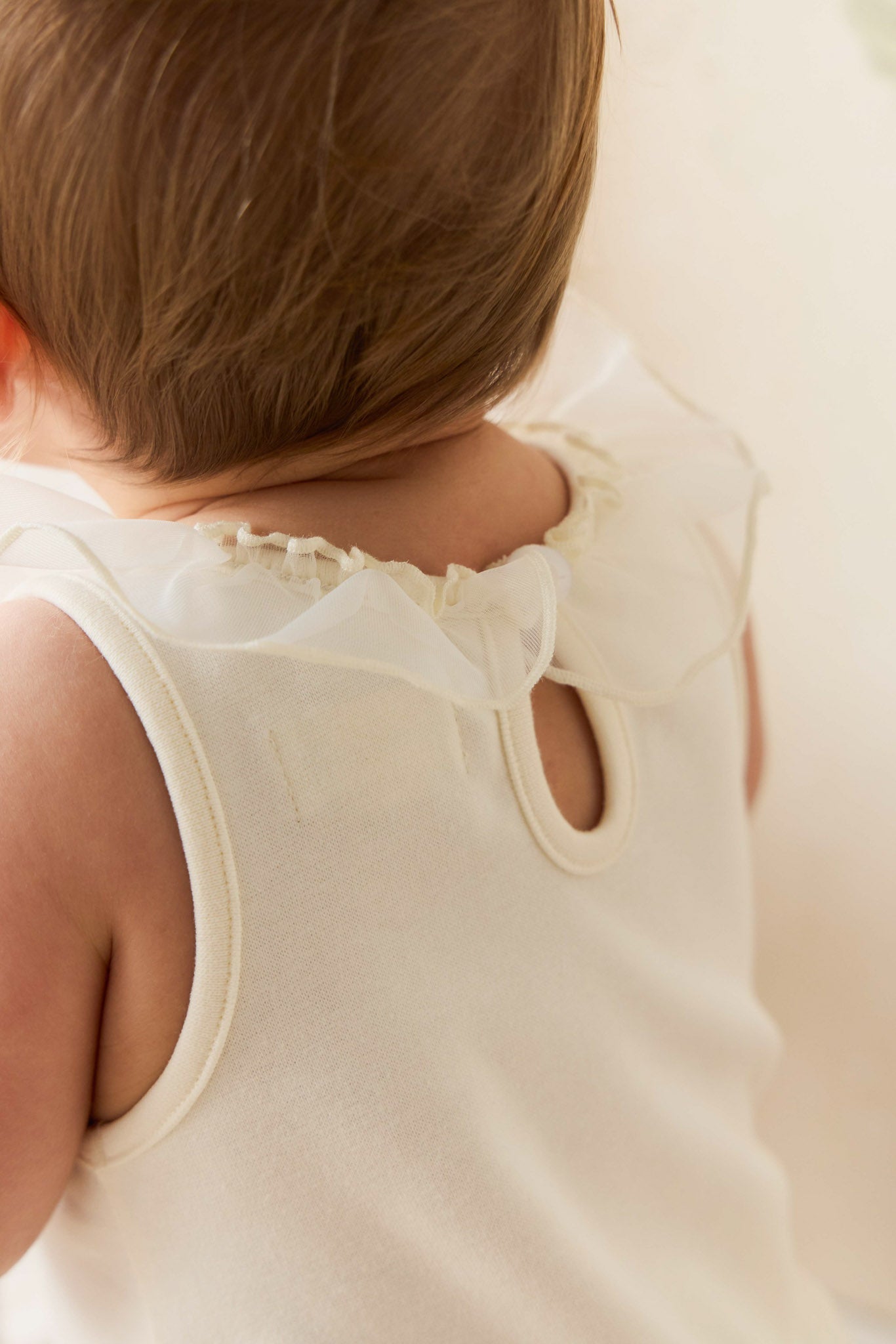 Barboteuse élégante en coton uni parchemin à volants pour bébés et fillettes de 0 à 3 ans