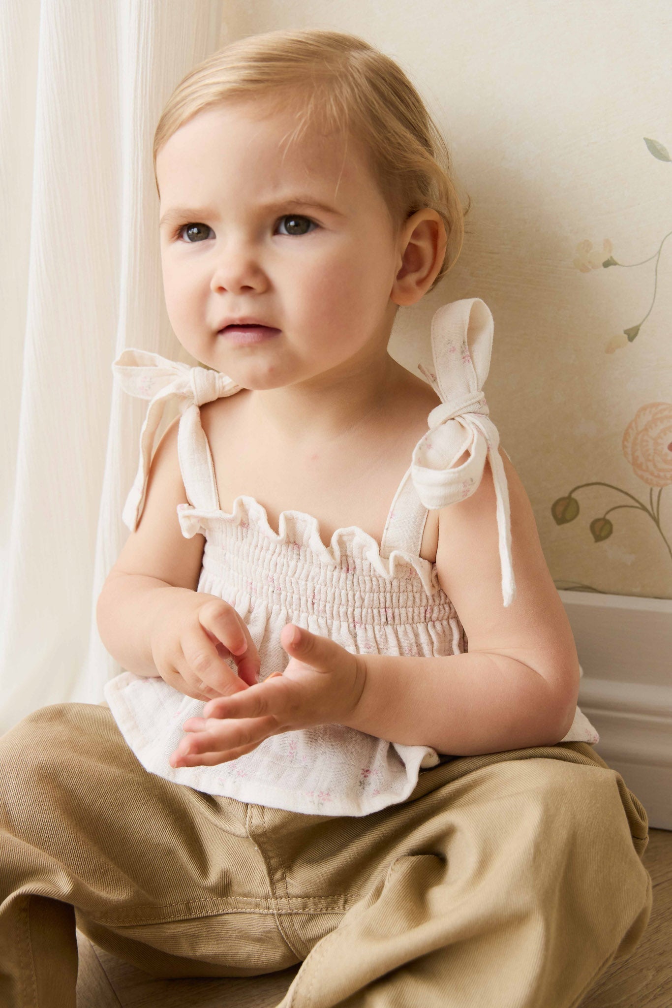 Haut Camisole en Mousseline de Coton Bio Rose Pâle à Petites Fleurs Romantique avec Corps Smocké et Bretelles à Nouer pour Bébé Fille 0-3M
