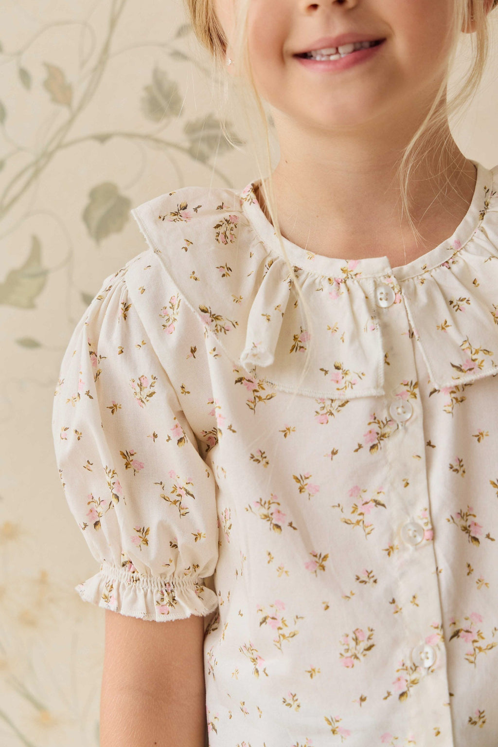 Haut en coton biologique à fleurs antiques avec corsage smocké pour bébés et petites filles de 0 à 4 ans