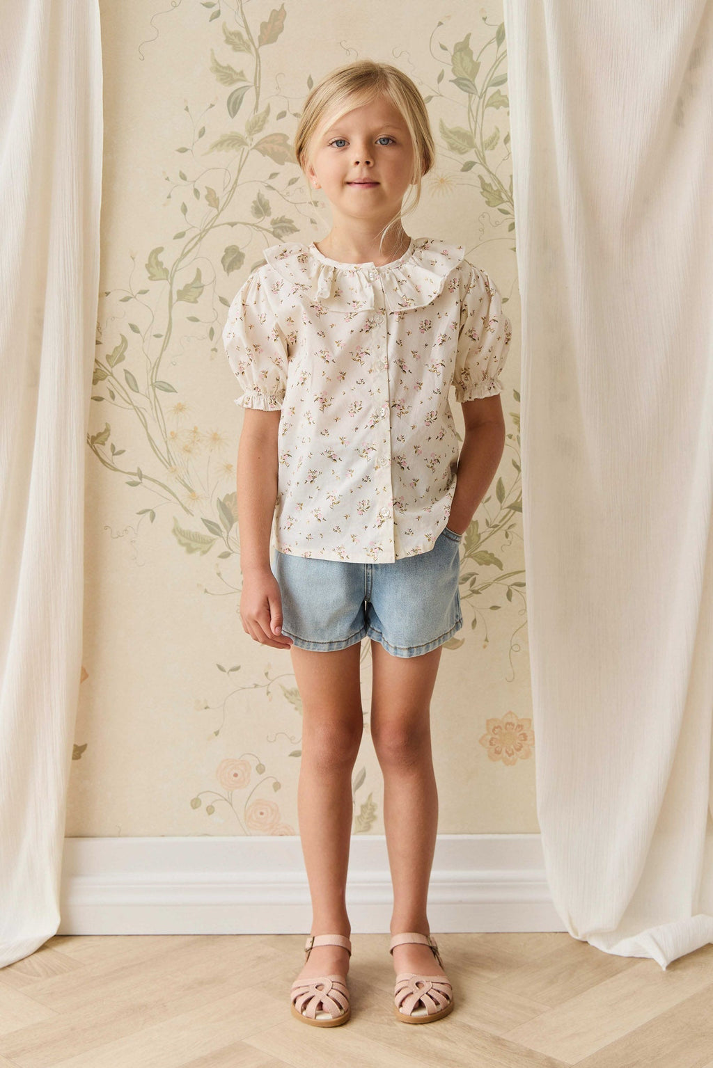 Haut en coton biologique à fleurs antiques avec corsage smocké pour bébés et petites filles de 0 à 4 ans