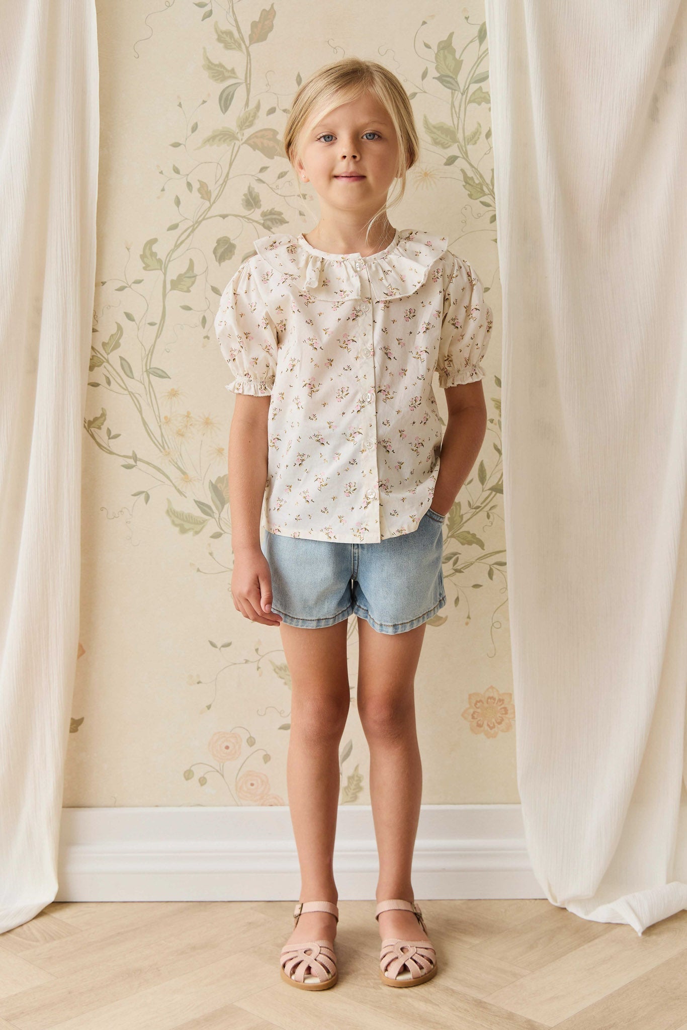 Haut en coton biologique à fleurs antiques avec corsage smocké pour bébés et petites filles de 0 à 4 ans