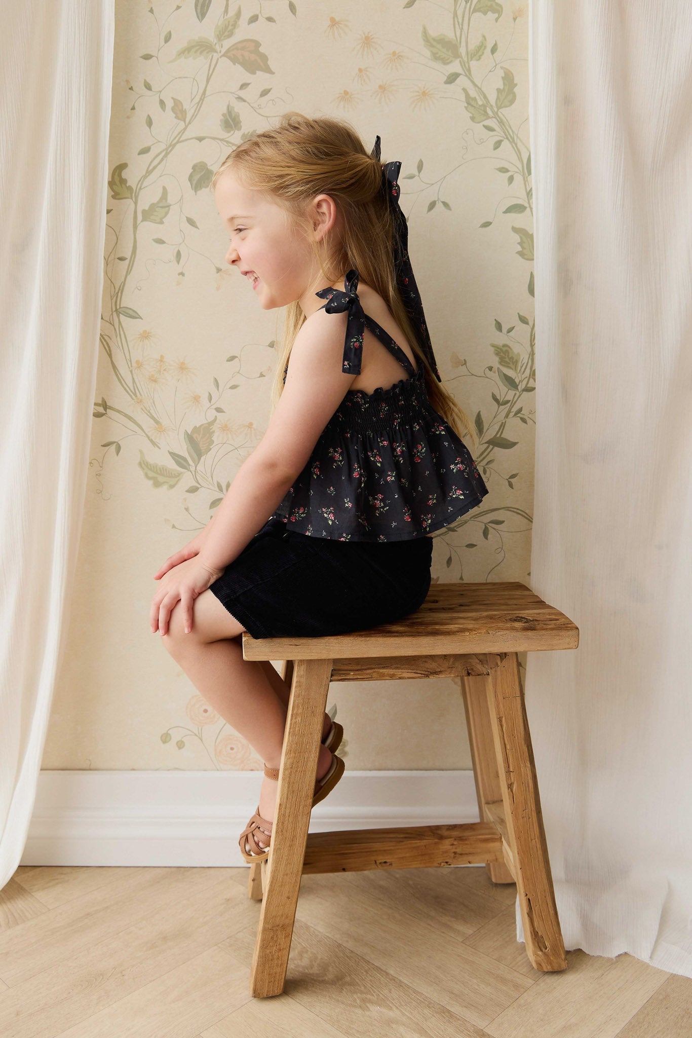 Haut classique noir en coton biologique à fleurs avec volants pour bébés et petites filles de 0 à 6 ans