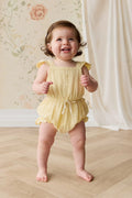 Salopette en mousseline de coton biologique jaune soleil uni avec bretelles à nouer pour petites filles de 3 ans