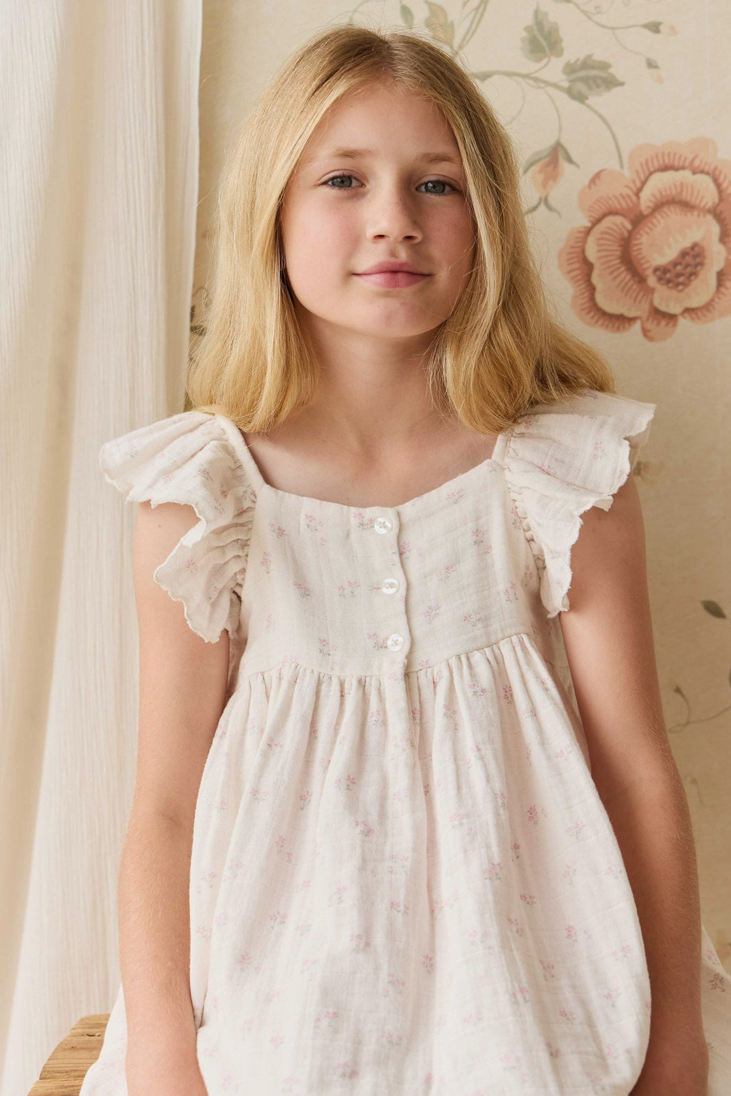 Robe en mousseline de coton biologique rose rêveur avec détails smockés pour bébés et petites filles de 6 mois à 4 ans