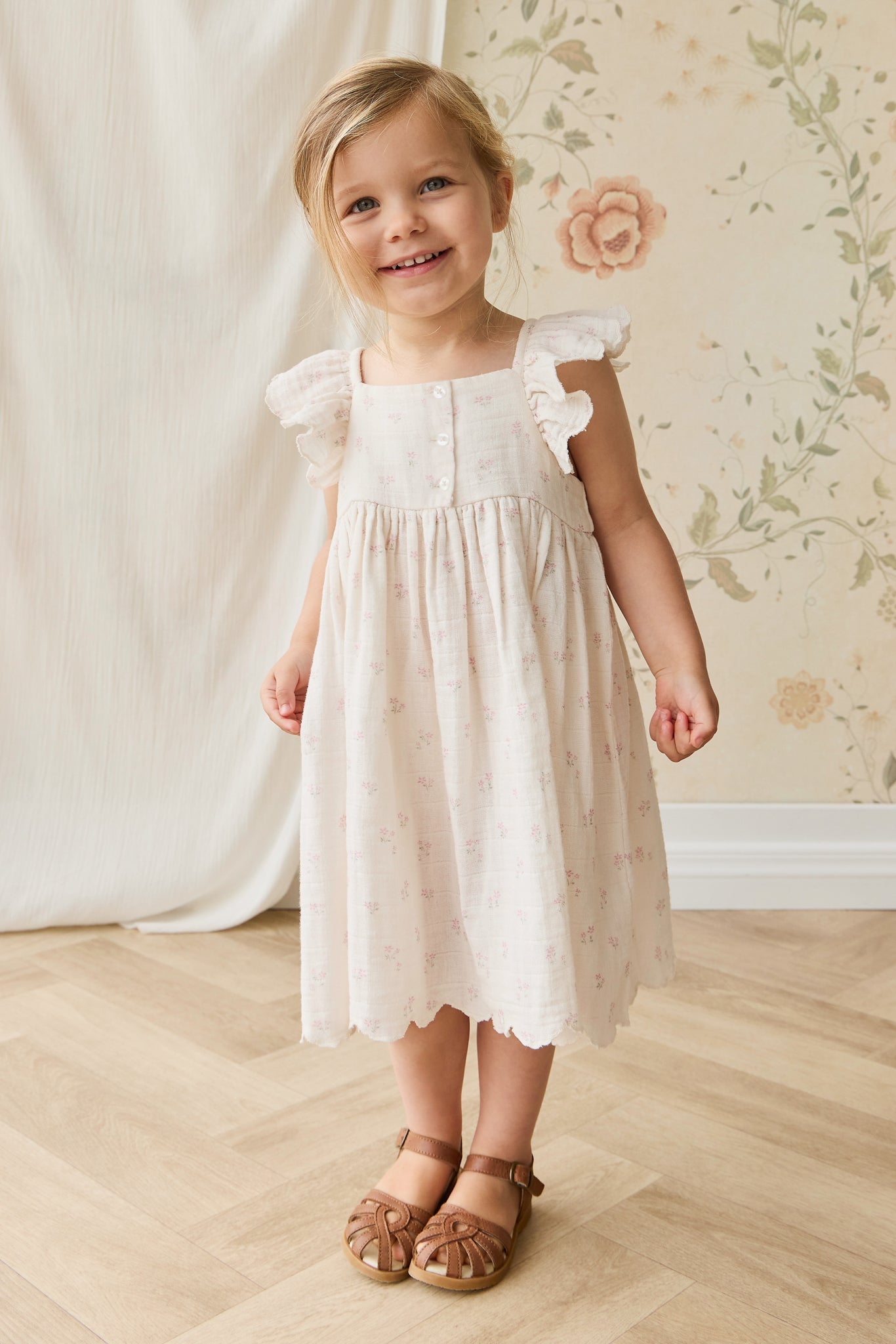Robe en mousseline de coton biologique rose rêveur avec détails smockés pour bébés et petites filles de 6 mois à 4 ans