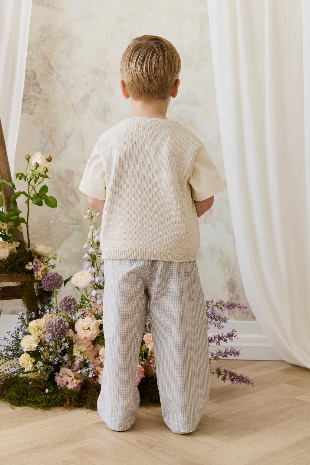 Gilet en maille de coton uni vanille classique sans manches avec boutons sur le devant et poches plaquées pour les tout-petits garçons de 6 mois à 8 ans