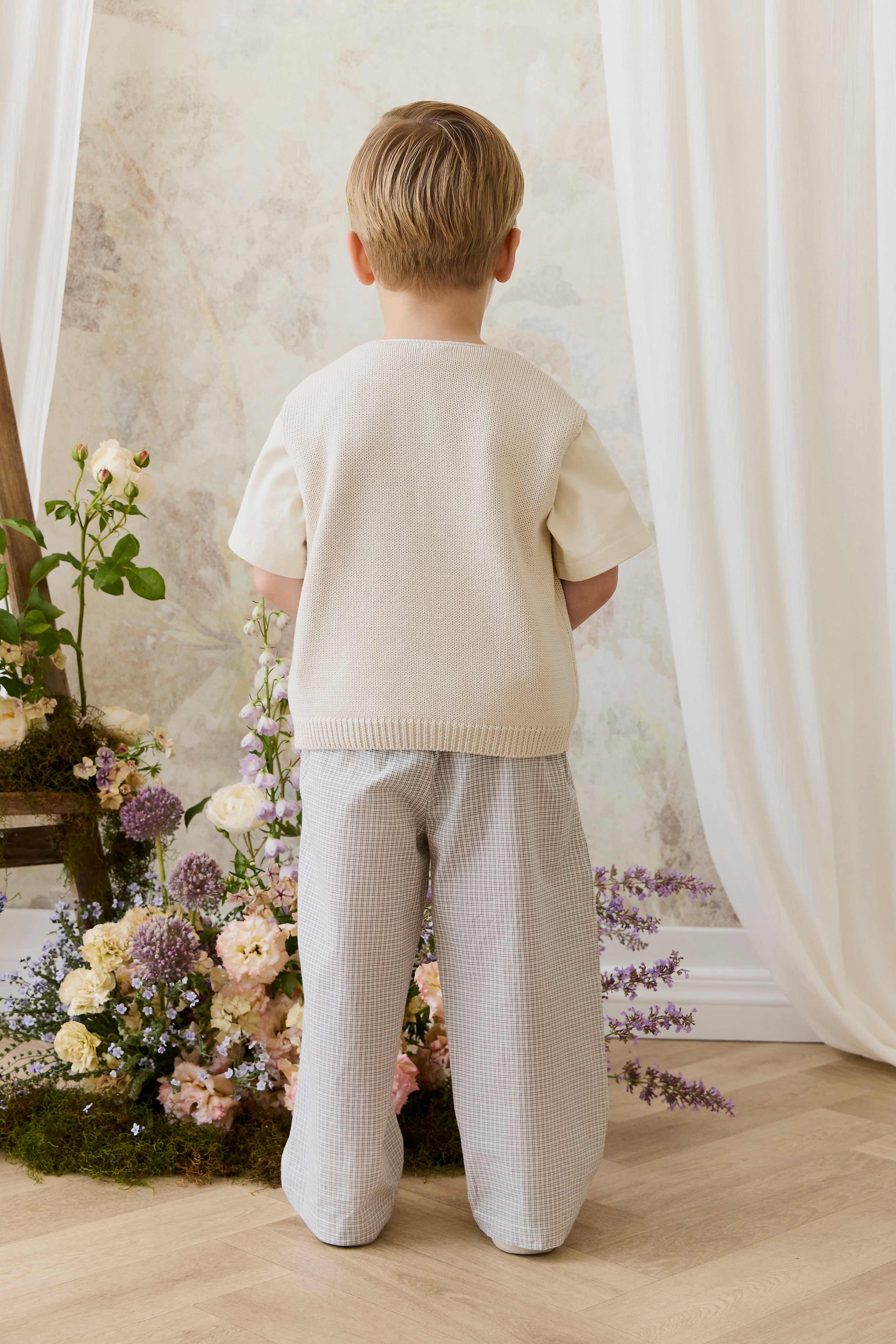 Gilet en maille de coton uni vanille classique sans manches avec boutons sur le devant et poches plaquées pour les tout-petits garçons de 6 mois à 8 ans