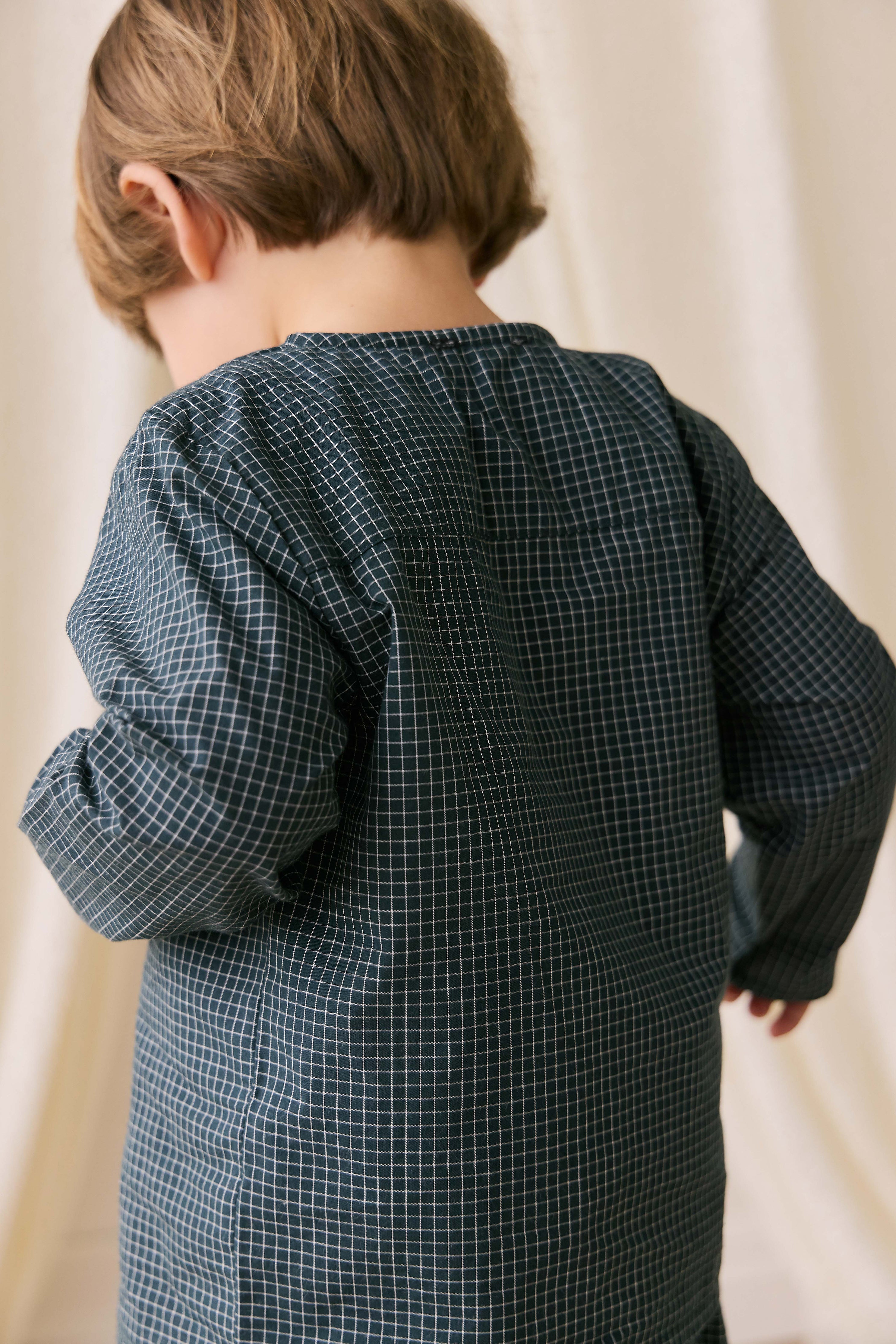 Haut bébé et enfant en coton biologique à carreaux Forest Grid avec patte de boutonnage (garçons de 0 à 4 ans)