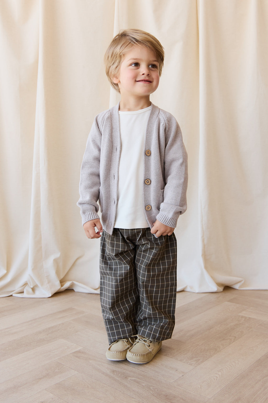 Cardigan en maille de coton chiné douillet avec boutonnage sur le devant pour bébés et enfants garçons et filles de 6 mois à 5 ans