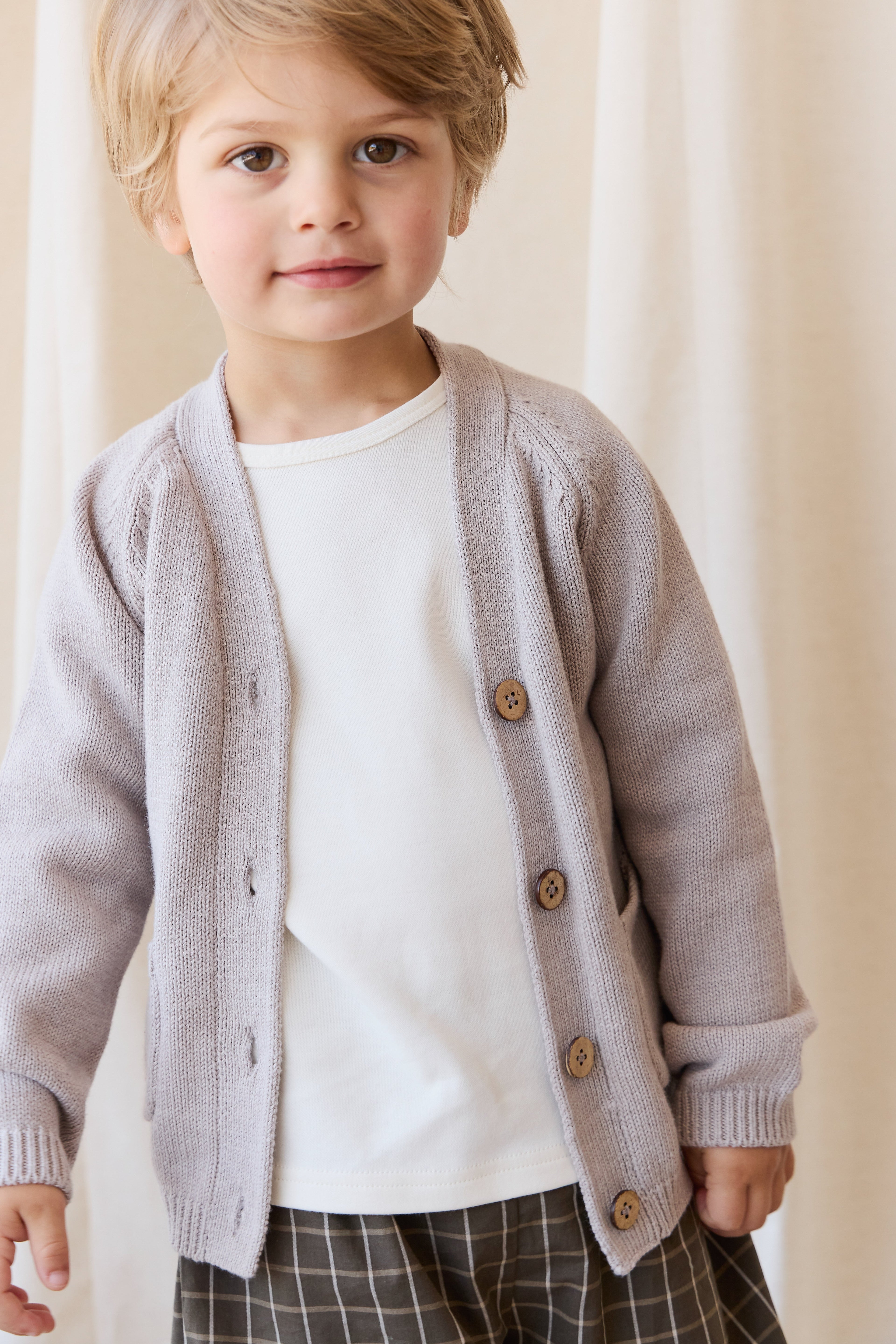 Cardigan en maille de coton chiné douillet avec boutonnage sur le devant pour bébés et enfants garçons et filles de 6 mois à 5 ans
