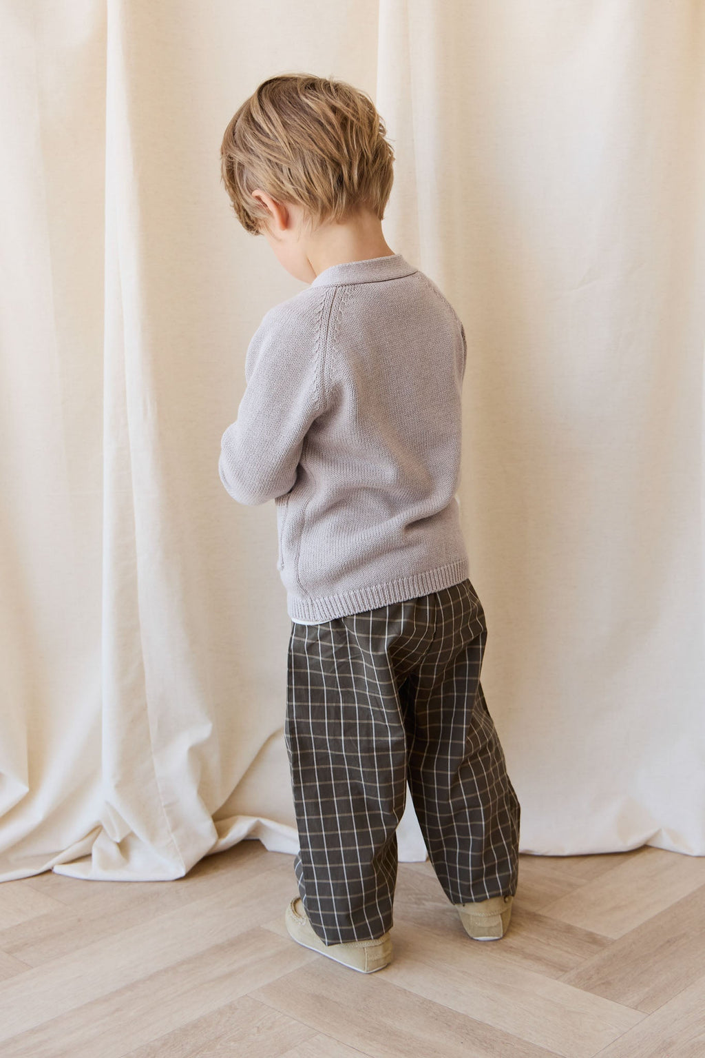 Cardigan en maille de coton chiné douillet avec boutonnage sur le devant pour bébés et enfants garçons et filles de 6 mois à 5 ans