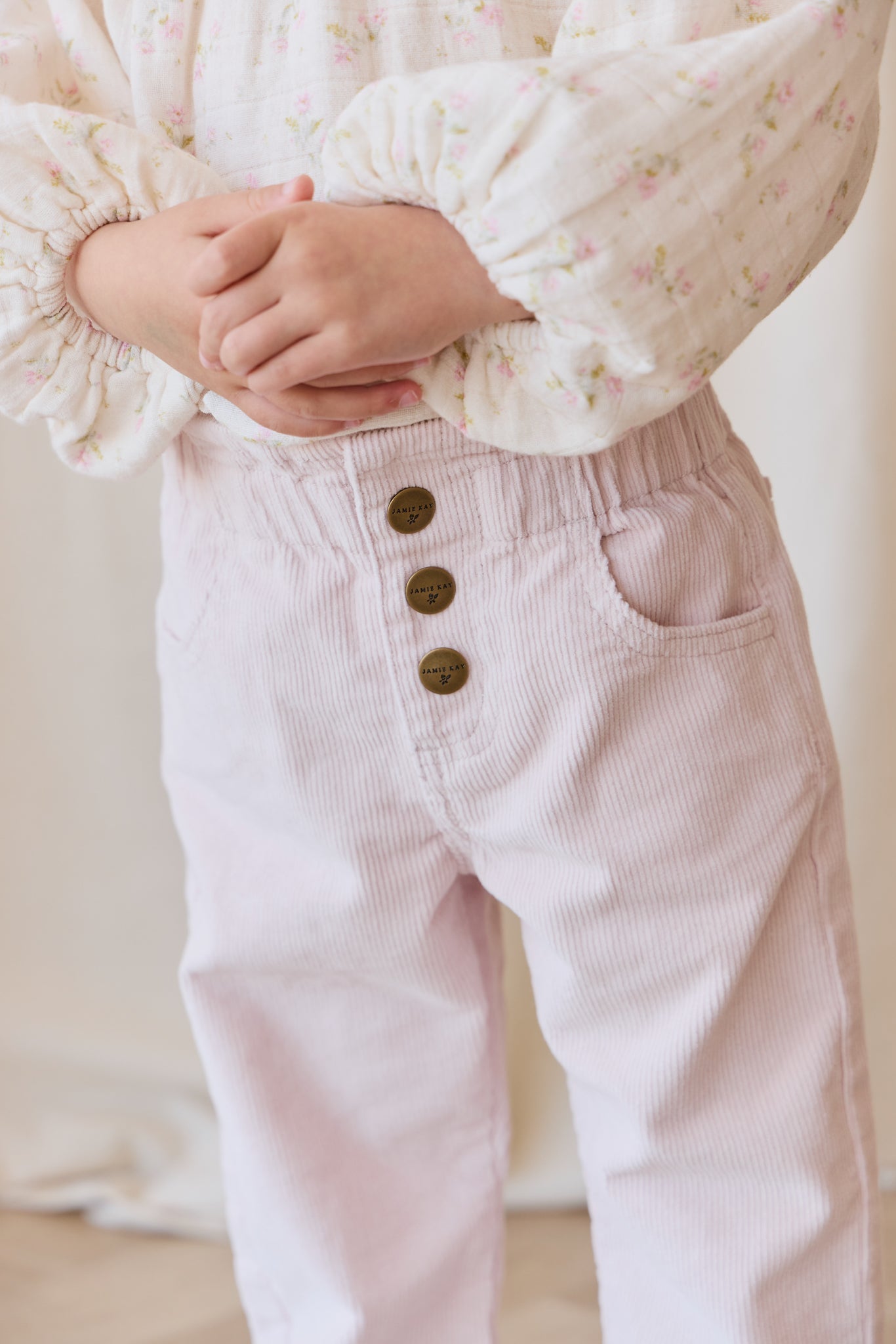Pantalon en coton uni rose brumeux doux et romantique avec taille élastique pour bébés et petites filles de 6 mois à 5 ans