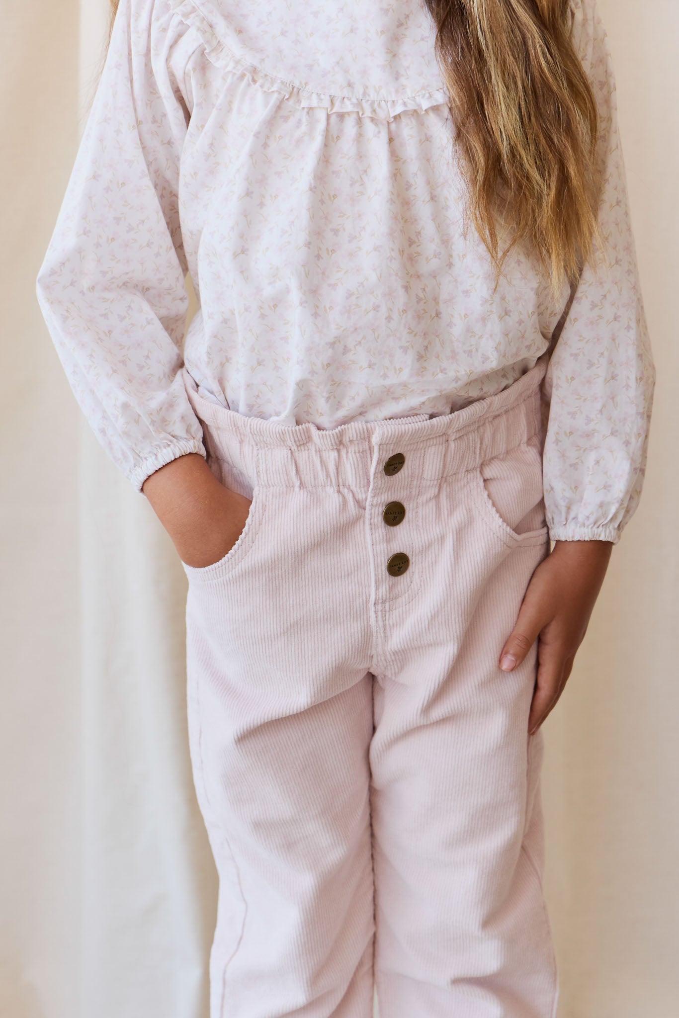 Pantalon en coton uni rose brumeux doux et romantique avec taille élastique pour bébés et petites filles de 6 mois à 5 ans
