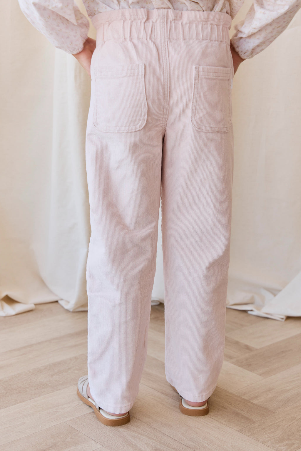 Pantalon en coton uni rose brumeux doux et romantique avec taille élastique pour bébés et petites filles de 6 mois à 5 ans
