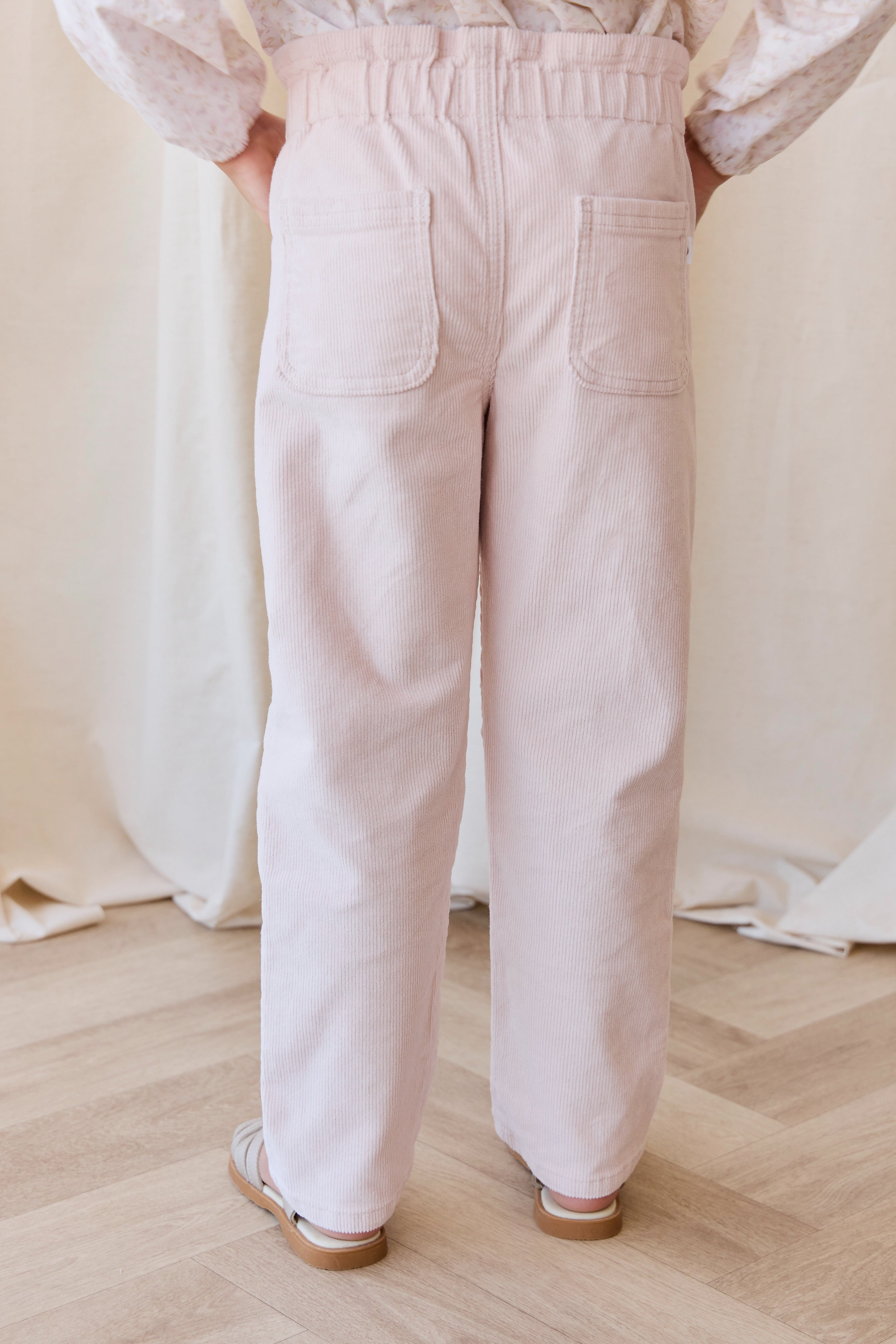 Pantalon en coton uni rose brumeux doux et romantique avec taille élastique pour bébés et petites filles de 6 mois à 5 ans