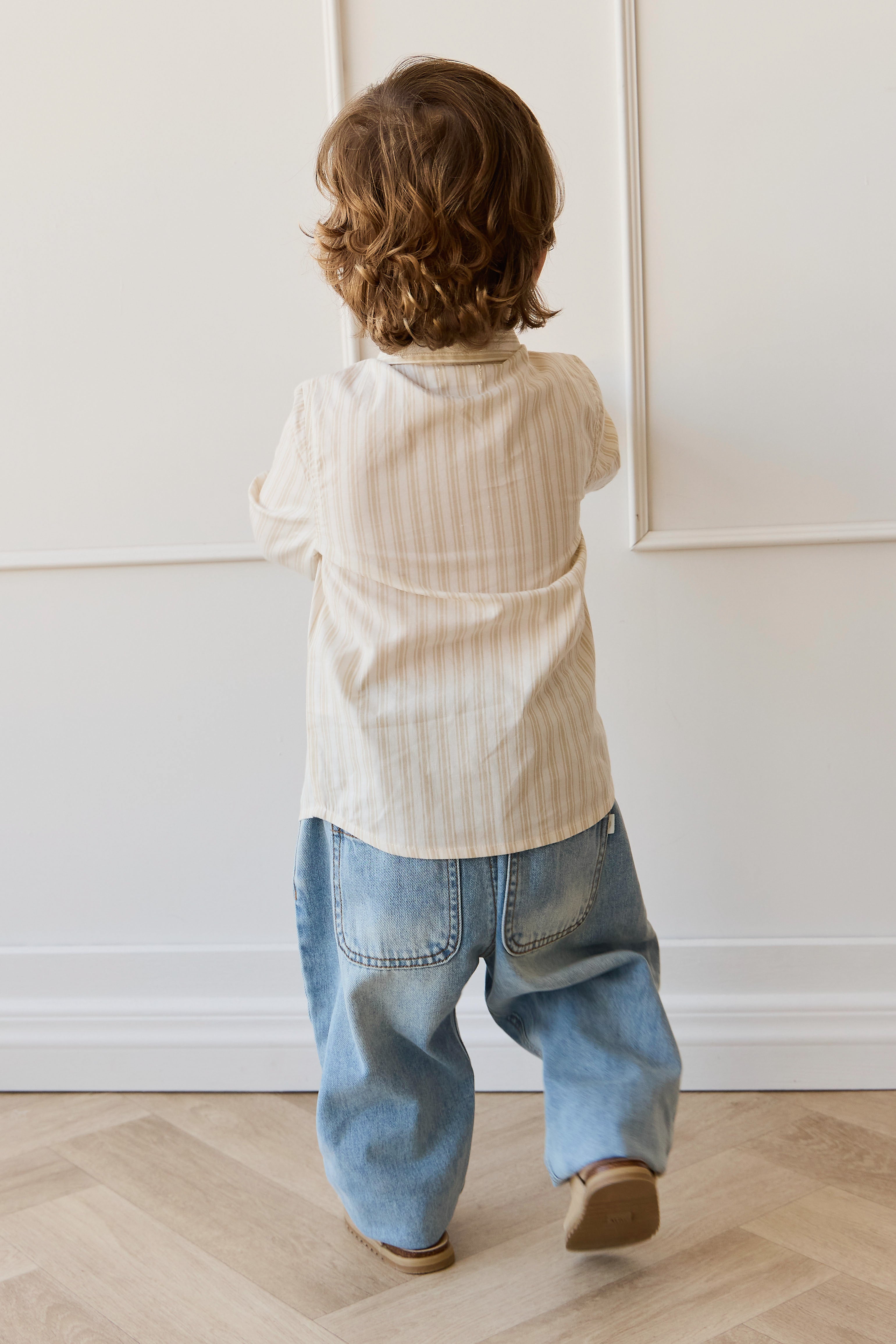 Chemise en coton biologique à rayures variées et coupe décontractée avec boutonnage sur le devant pour bébés et tout-petits garçons 6 mois-2 ans