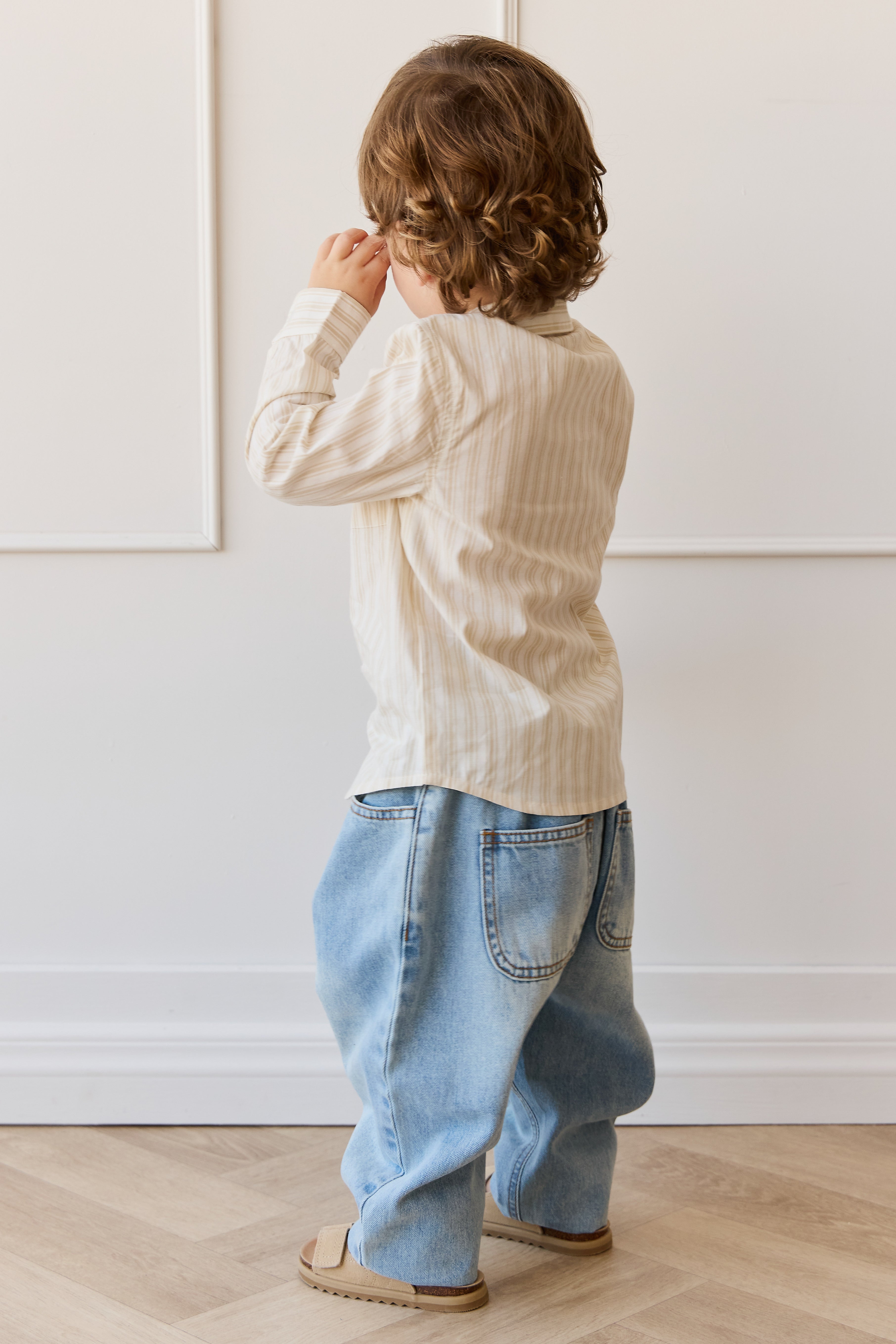 Chemise en coton biologique à rayures variées et coupe décontractée avec boutonnage sur le devant pour bébés et tout-petits garçons 6 mois-2 ans