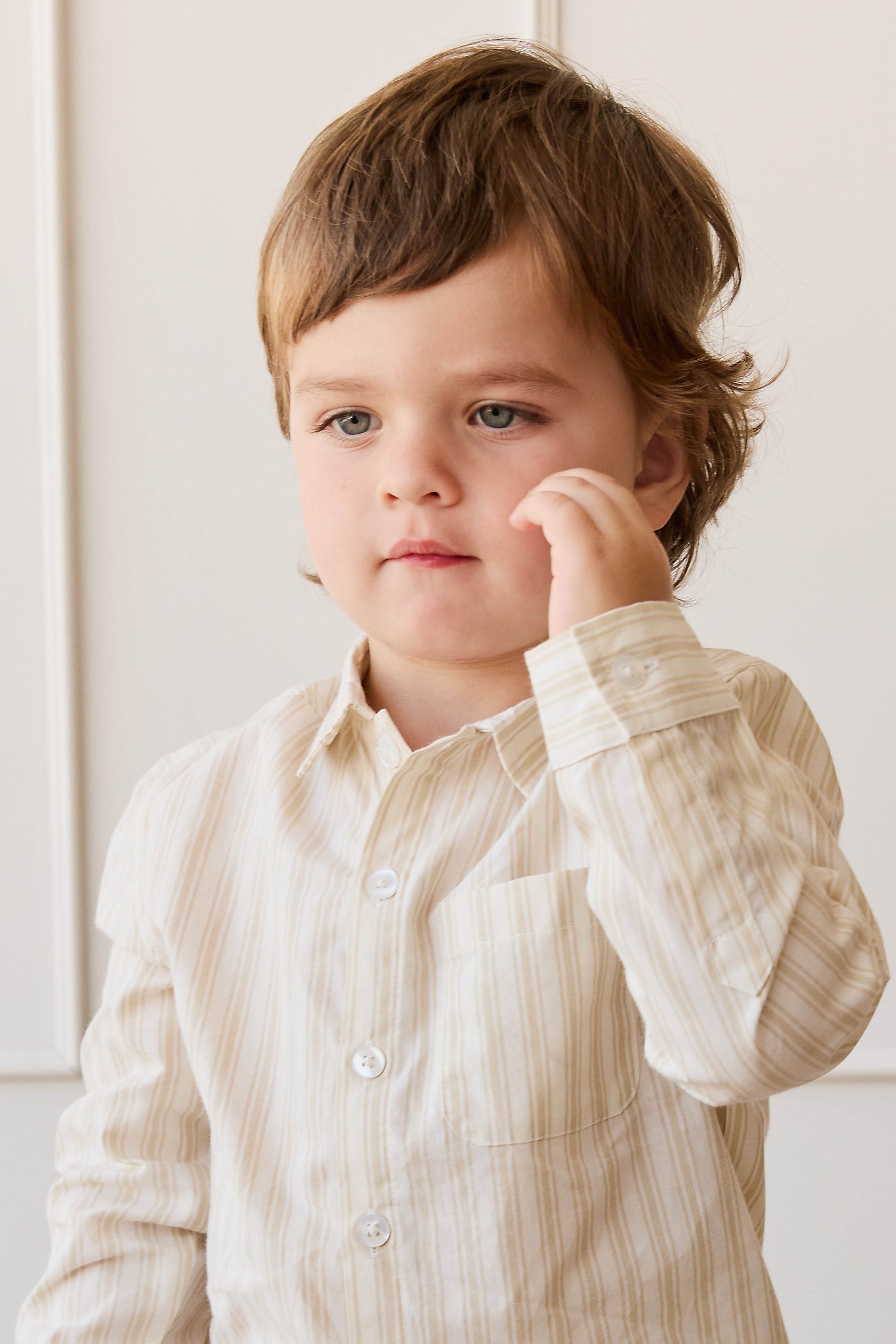 Chemise en coton biologique à rayures variées et coupe décontractée avec boutonnage sur le devant pour bébés et tout-petits garçons 6 mois-2 ans