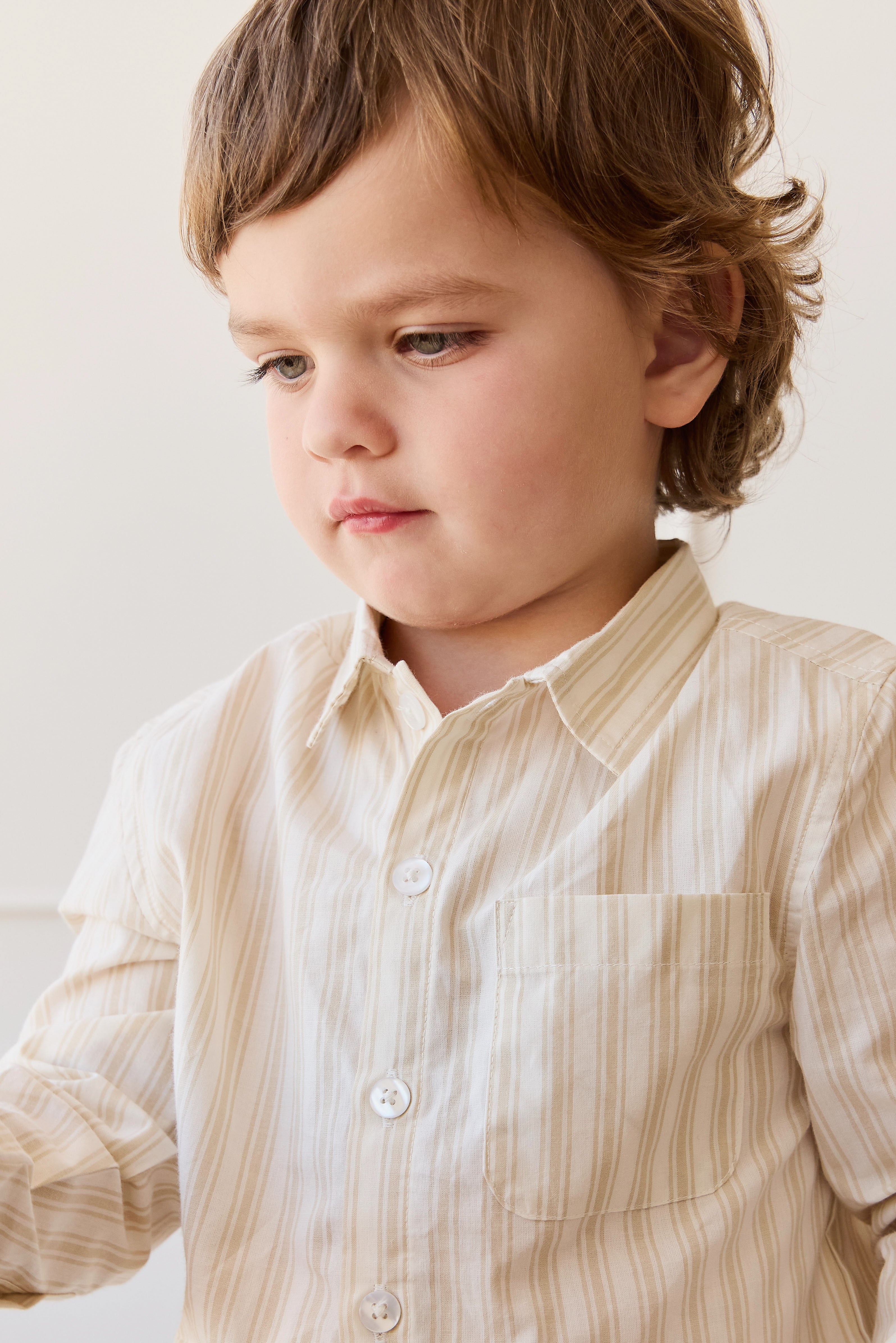 Chemise en coton biologique à rayures variées et coupe décontractée avec boutonnage sur le devant pour bébés et tout-petits garçons 6 mois-2 ans
