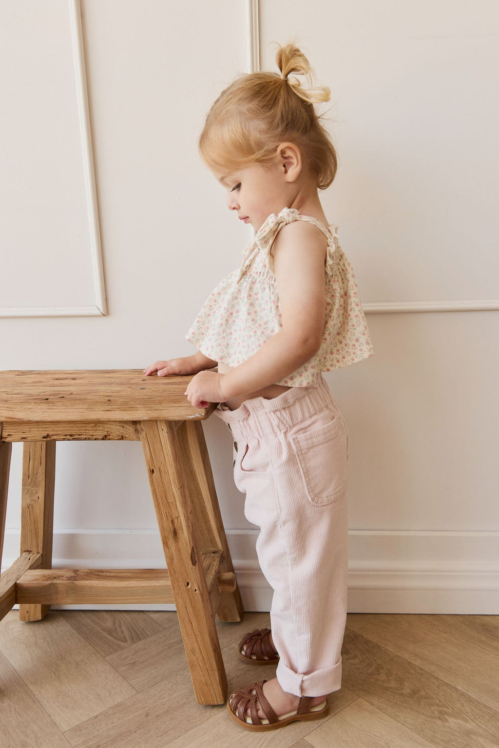 Pantalon en coton uni rose brumeux doux et romantique avec taille élastique pour bébés et petites filles de 6 mois à 5 ans