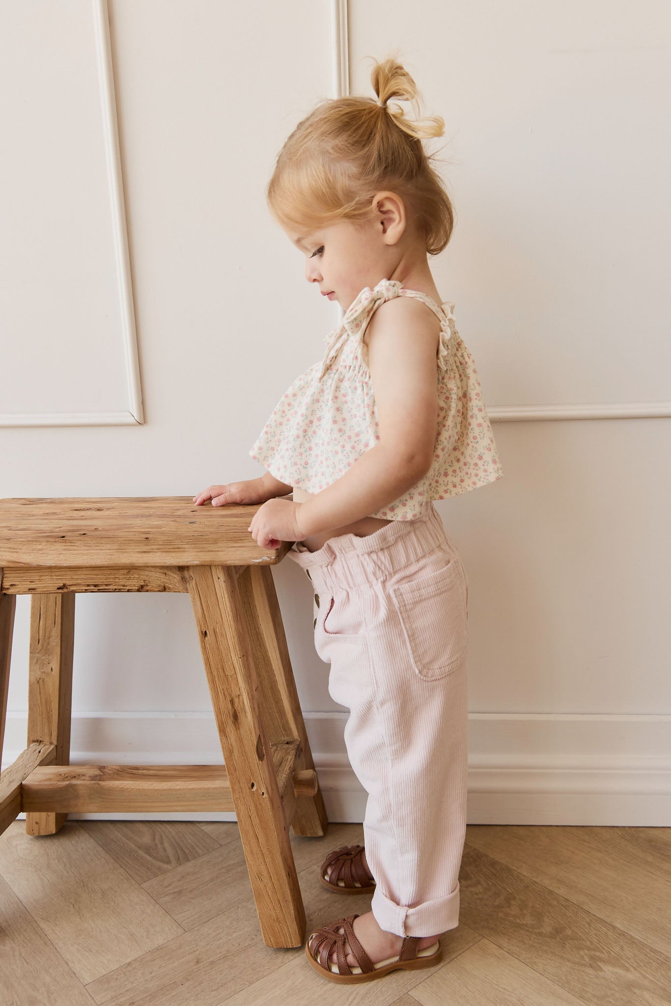 Pantalon en coton uni rose brumeux doux et romantique avec taille élastique pour bébés et petites filles de 6 mois à 5 ans