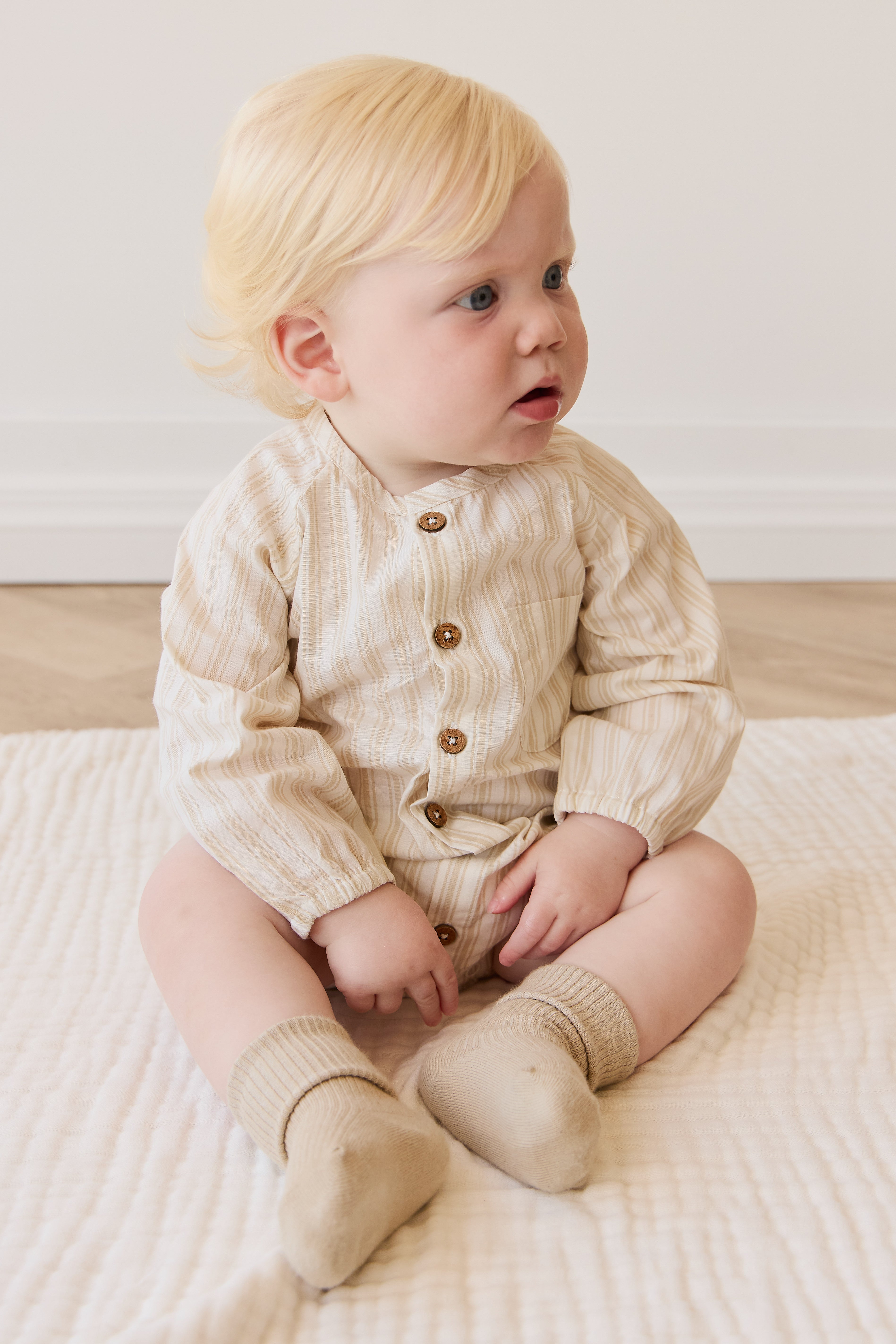 Combinaison courte en coton biologique rayée à fermeture par boutons-pression pour bébé garçon de 3 ans
