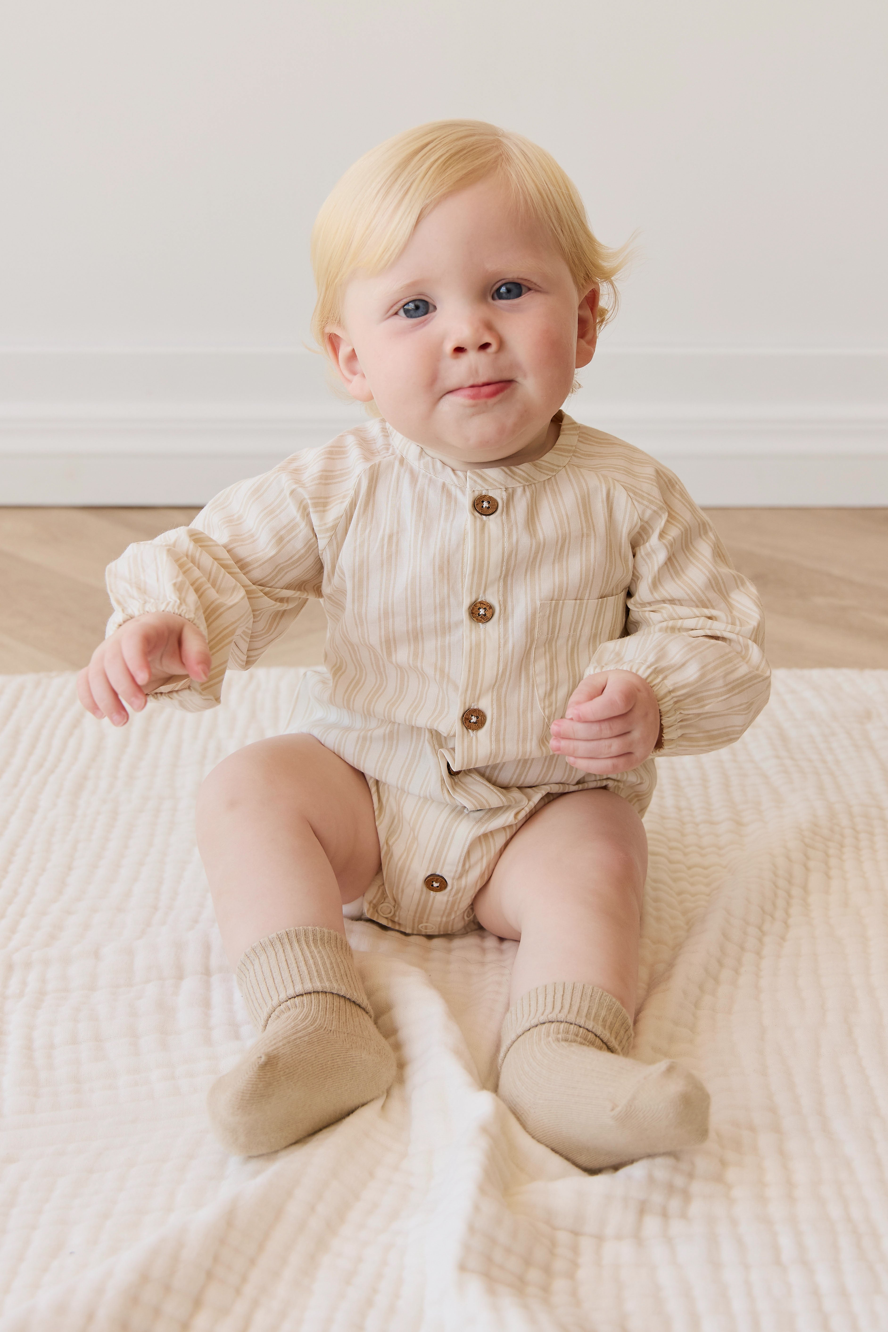 Combinaison courte en coton biologique rayée à fermeture par boutons-pression pour bébé garçon de 3 ans
