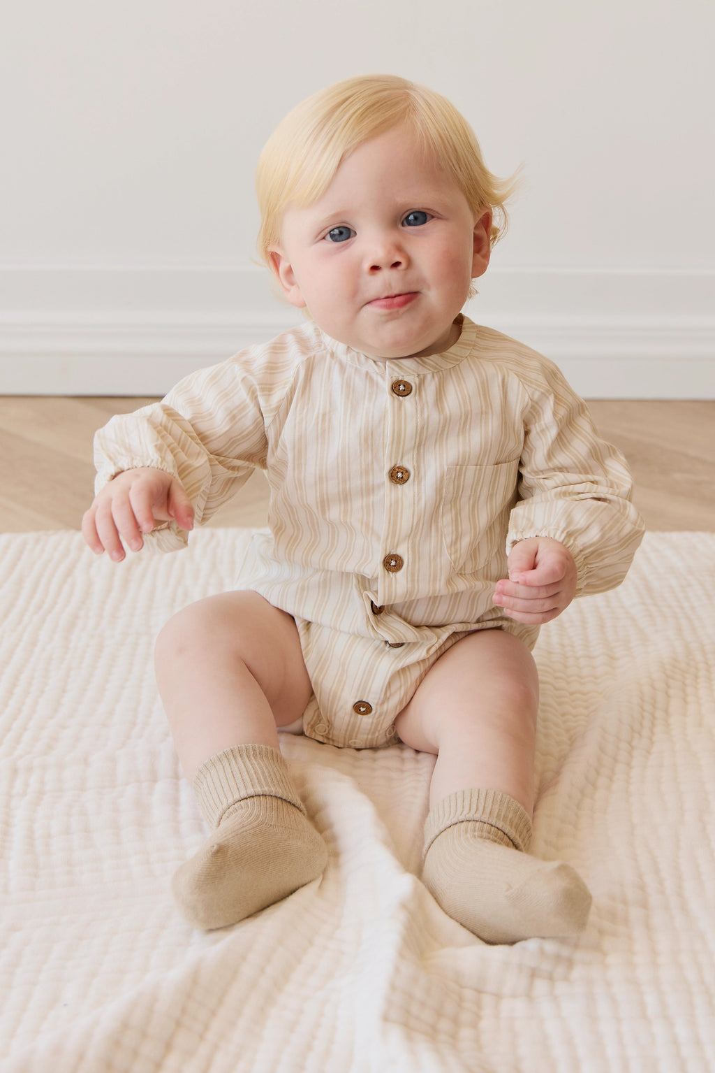 Combinaison courte en coton biologique rayée à fermeture par boutons-pression pour bébé garçon de 3 ans