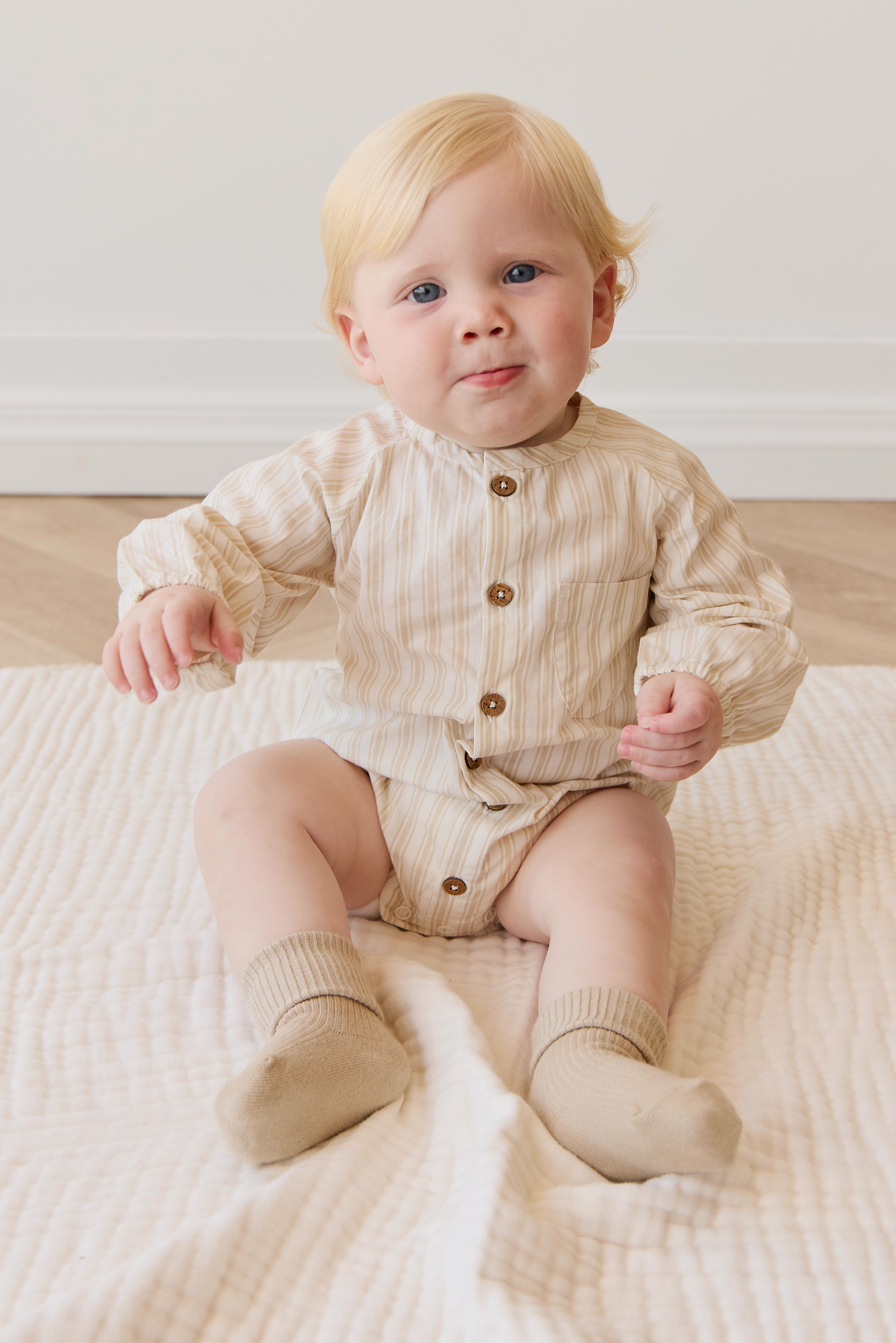 Combinaison courte en coton biologique rayée à fermeture par boutons-pression pour bébé garçon de 3 ans