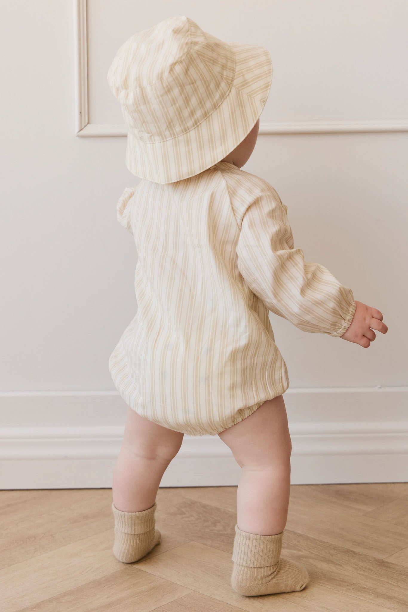 Combinaison courte en coton biologique rayée à fermeture par boutons-pression pour bébé garçon de 3 ans