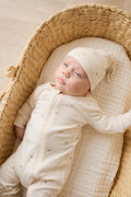 Bonnet en coton biologique doux pour bébé garçon, imprimé bourdon espiègle, avec nœud sur le dessus, 6 mois